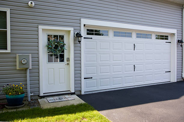 24/7 Emergency Garage Door Panel Replacement experts in Bonham, TX